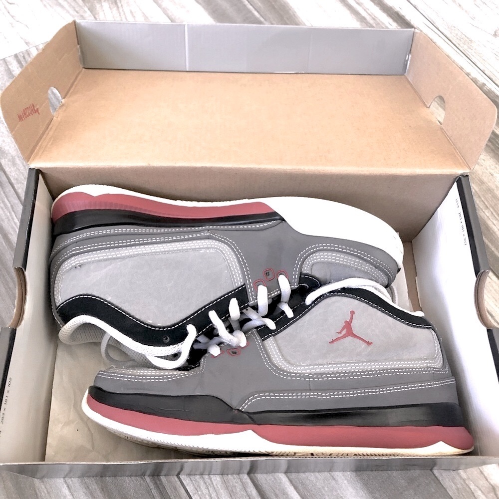 🏀Jordan Team ISO Low STEALTH/VRSTY RD-LT GRPHT-BLCK Hi-Top Sneakers Size: 4Y 👟